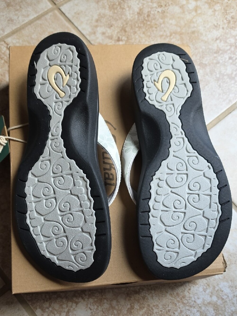 OluKai Women's Ohana Fli Flop Sandals - Picture 2 of 4